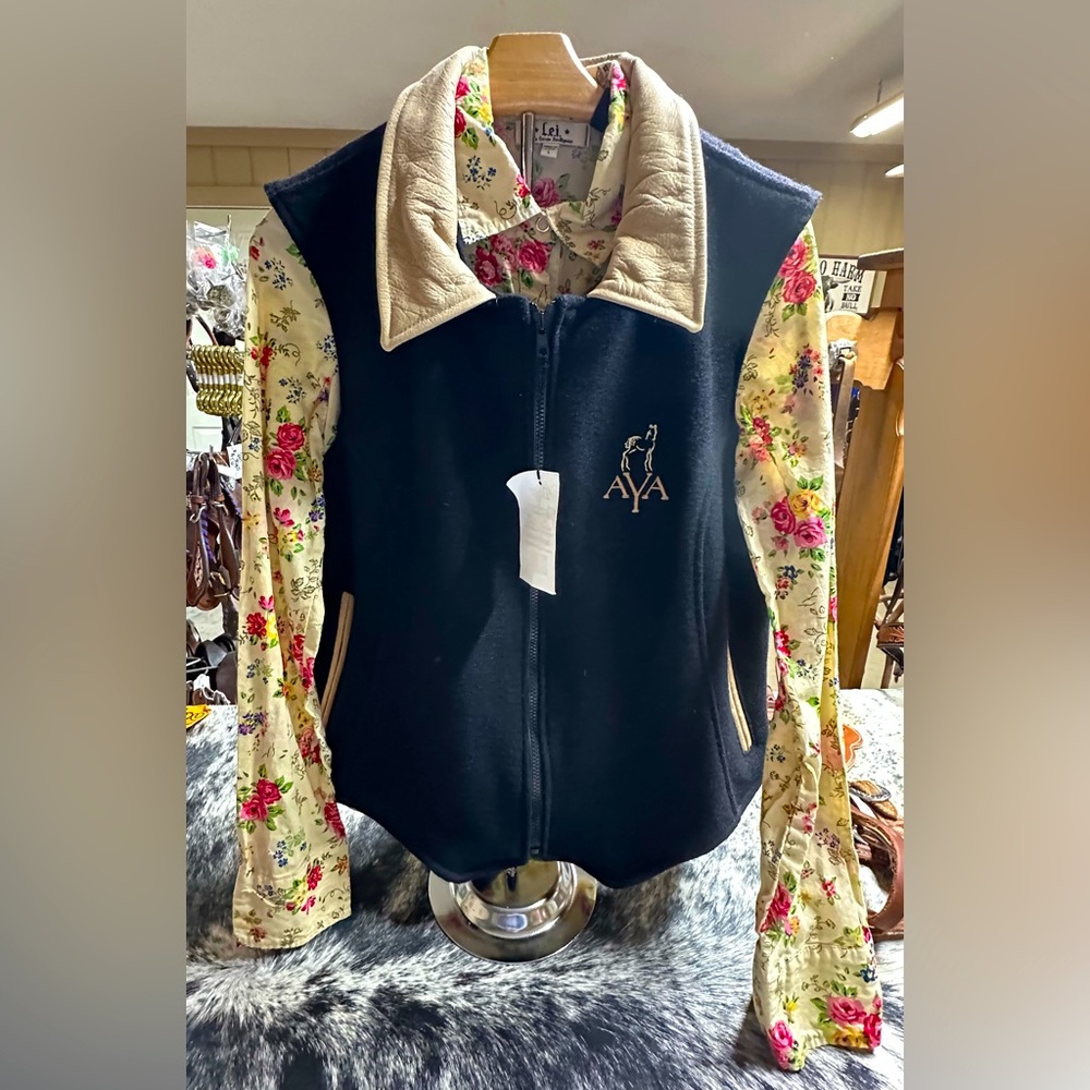 New with Tags Tioga Territory Vest with Embroidery and Leather Accents